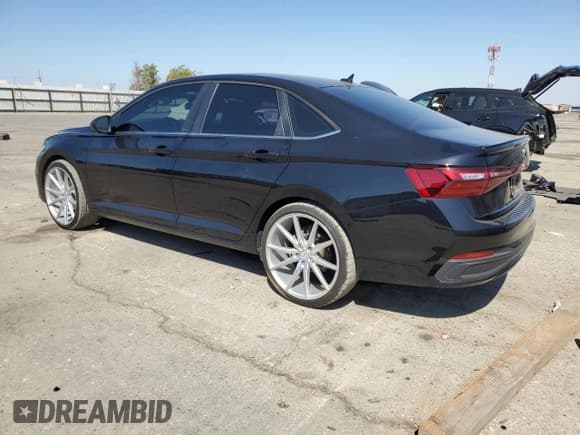✅ 2025 Volkswagen Jetta SE • VIN: 3VW7X7BU4SM037343 • Lot: 81888175. Listed on Copart with 10,464 mi. Free auction sales archive from the USA and detailed vehicle history report at DreamBid. Image 2.