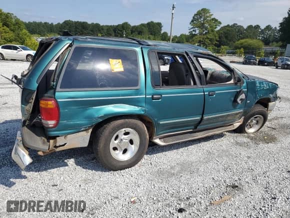 1998 Ford Explorer XLT z VIN 1FMZU32P8WZA15594, wystawiony jako Copart lot #69445705 z przebiegiem Nie podano mil oraz Szkoda całkowita • Salvage title. Historia ofert i sprzedaży dostępna na DreamBid. Obrazek 3.