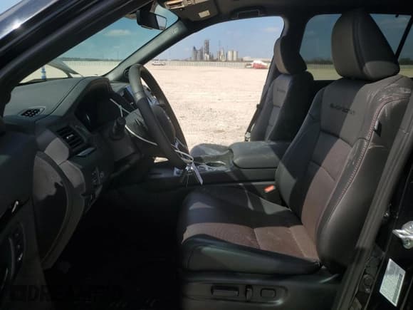 ✅ 2024 Honda Passport Black Edition • VIN: 5FNYF8H8XRB005487 • Lot: 43815625. Listed on Copart with 3,763 mi. Free auction sales archive from the USA and detailed vehicle history report at DreamBid. Image 7.