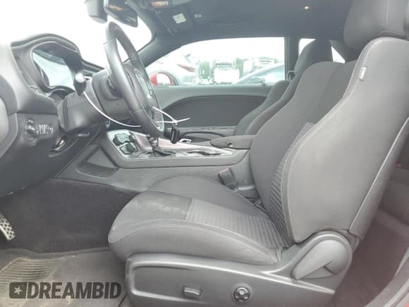 ✅ 2019 Dodge Challenger R/T • VIN: 2C3CDZBT1KH557161 • Lot: 57725704. Wystawiony na Copart z przebiegiem 46 783 mil. Bezpłatny archiwum sprzedaży aukcyjnych z USA i szczegółowy raport historii pojazdu na DreamBid. Zdjęcie 7.