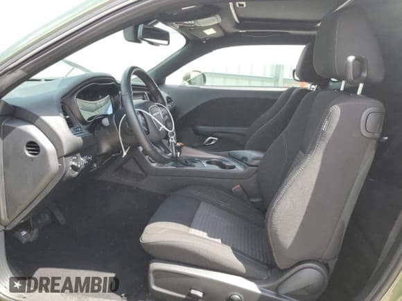 ✅ 2023 Dodge Challenger SXT • VIN: 2C3CDZGG0PH565870 • Lot: 71253634. Wystawiony na Copart z przebiegiem 11 094 mil. Bezpłatny archiwum sprzedaży aukcyjnych z USA i szczegółowy raport historii pojazdu na DreamBid. Zdjęcie 7.