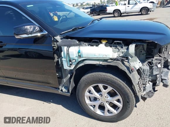 ✅ 2022 Jeep Grand Cherokee Limited • VIN: 1C4RJHBG5N8533757 • Lot: 43099660. Listed on IAAI with 105,362 mi. Free auction sales archive from the USA and detailed vehicle history report at DreamBid. Image 13.