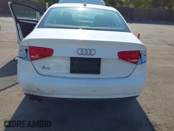 ✅ 2014 Audi A4 Premium • VIN: WAUAFAFL8EN037251 • Lot: 42893755. Wystawiony na IAAI z przebiegiem 123 516 mil. Bezpłatny archiwum sprzedaży aukcyjnych z USA i szczegółowy raport historii pojazdu na DreamBid. Zdjęcie 13.