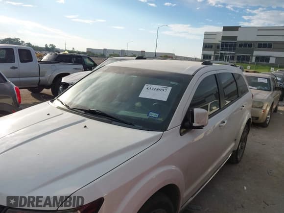 ✅ 2016 Dodge Journey Crossroad Plus • VIN: 3C4PDCGB0GT107431 • Lot: 43318957. Listed on IAAI with 190,019 mi. Free auction sales archive from the USA and detailed vehicle history report at DreamBid. Image 6.