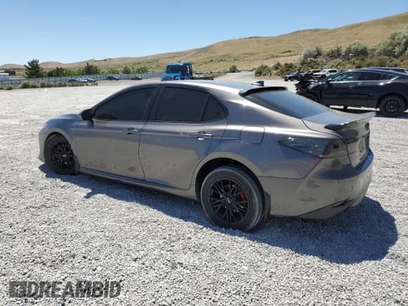 2021 Toyota Camry LE z VIN 4T1C11BKXMU023553, wystawiony jako Copart lot #63910845 z przebiegiem 48 197 mil mil oraz Szkoda całkowita • Salvage title. Historia ofert i sprzedaży dostępna na DreamBid. Obrazek 2.