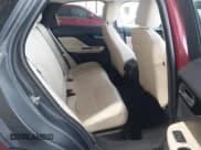 ✅ 2017 Jaguar F-Pace 35t • VIN: SADCS2BVXHA065444 • Lot: 42441965. Wystawiony na IAAI z przebiegiem 52 893 mil. Bezpłatny archiwum sprzedaży aukcyjnych z USA i szczegółowy raport historii pojazdu na DreamBid. Zdjęcie 8.