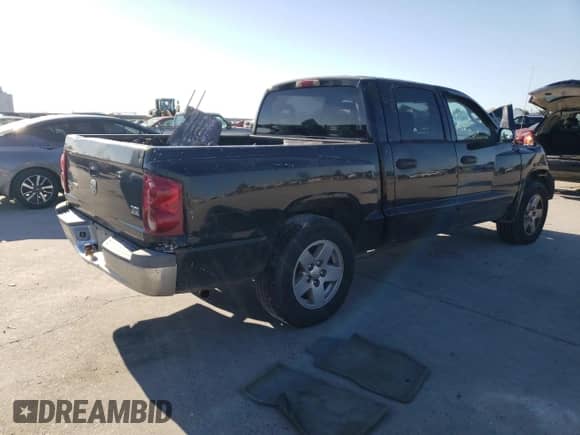 2005 Dodge Dakota SLT z VIN 1D7HE48N55S345313, wystawiony jako Copart lot #81206784 z przebiegiem Nie podano mil oraz Szkoda całkowita • Salvage title. Historia ofert i sprzedaży dostępna na DreamBid. Obrazek 3.