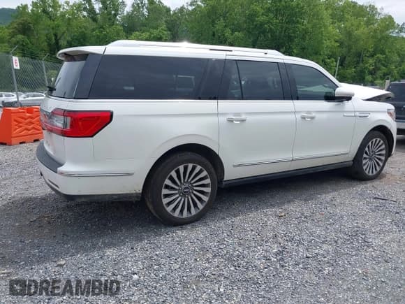 ✅ 2020 Lincoln Navigator Reserve • VIN: 5LMJJ3LT6LEL18701 • Lot: 42360807. Listed on IAAI with 68,445 mi. Free auction sales archive from the USA and detailed vehicle history report at DreamBid. Image 4.