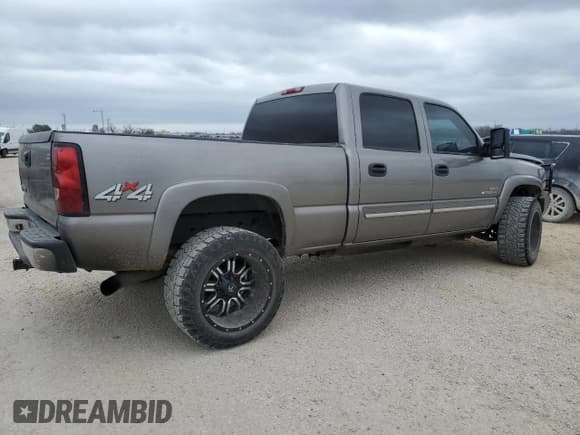 ✅ 2006 Chevrolet Silverado 2500HD LT2 • VIN: 1GCHK23D86F197884 • Lot: 44274085. Wystawiony na Copart z przebiegiem 272 875 mil. Bezpłatny archiwum sprzedaży aukcyjnych z USA i szczegółowy raport historii pojazdu na DreamBid. Zdjęcie 3.