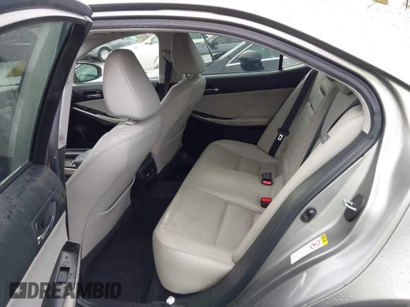 ✅ 2014 Lexus IS 250 • VIN: JTHBF1D29E5014075 • Lot: 43734365. Wystawiony na IAAI z przebiegiem 153 002 mil. Bezpłatny archiwum sprzedaży aukcyjnych z USA i szczegółowy raport historii pojazdu na DreamBid. Zdjęcie 8.