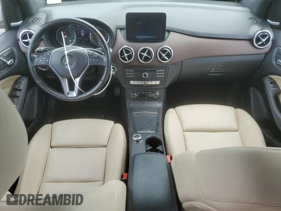 ✅ 2017 Mercedes-Benz B B 250e • VIN: WDDVP9AB0HJ015986 • Лот: 67220615. Опубликован ранее на Copart с пробегом 42 798 миль. Бесплатный доступ к архиву аукционных продаж из США и подробный отчёт об истории автомобиля на DreamBid. Изображение 8.