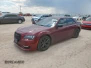 ✅ 2020 Chrysler 300 Touring L • VIN: 2C3CCAAG7LH229964 • Lot: 67230685. Wystawiony na Copart z przebiegiem 76 074 mil. Bezpłatny archiwum sprzedaży aukcyjnych z USA i szczegółowy raport historii pojazdu na DreamBid. Zdjęcie 1.