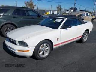 ✅ 2008 Ford Mustang Deluxe • VIN: 1ZVHT84N985117506 • Lot: 43553154. Wystawiony na IAAI z przebiegiem 219 501 mil. Bezpłatny archiwum sprzedaży aukcyjnych z USA i szczegółowy raport historii pojazdu na DreamBid. Zdjęcie 2.