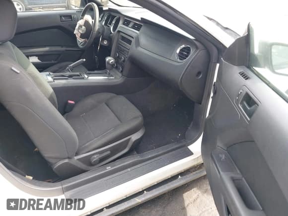 ✅ 2011 Ford Mustang Premium • VIN: 1ZVBP8AM8B5130213 • Lot: 43757998. Listed on IAAI with 146,934 mi. Free auction sales archive from the USA and detailed vehicle history report at DreamBid. Image 5.