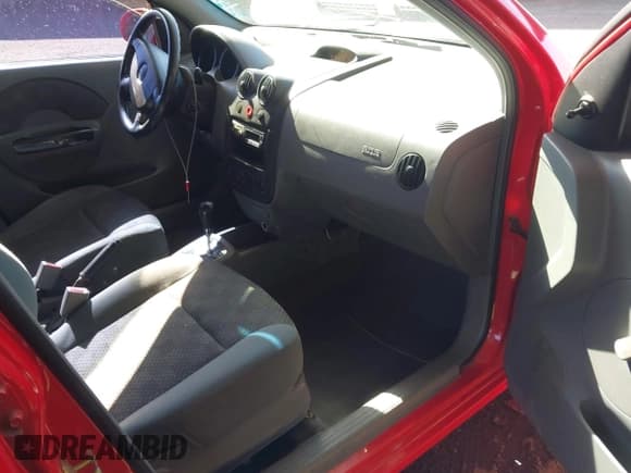 ✅ 2005 Chevrolet Aveo LS • VIN: KL1TD62605B463281 • Lot: 41681775. Wystawiony na IAAI z przebiegiem 147 901 mil. Bezpłatny archiwum sprzedaży aukcyjnych z USA i szczegółowy raport historii pojazdu na DreamBid. Zdjęcie 5.