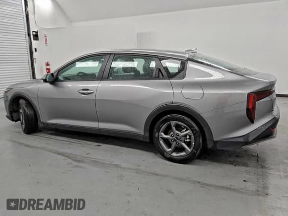 ✅ 2025 Kia K4 LXS • VIN: 3KPFT4DE9SE100154 • Lot: 92952725. Listed on Copart with 14,268 mi. Free auction sales archive from the USA and detailed vehicle history report at DreamBid. Image 2.