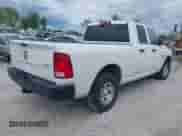 2015 Ram 1500 Express z VIN 1C6RR7FT9FS708212, wystawiony jako IAAI lot #42161725 z przebiegiem 240 892 mil mil oraz . Historia ofert i sprzedaży dostępna na DreamBid. Obrazek 4.