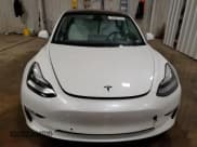 ✅ 2019 Tesla Model 3 Mid Range • VIN: 5YJ3E1EA1KF302018 • Лот: 92988705. Опубликован ранее на Copart с пробегом 63 060 миль. Бесплатный доступ к архиву аукционных продаж из США и подробный отчёт об истории автомобиля на DreamBid. Изображение 5.