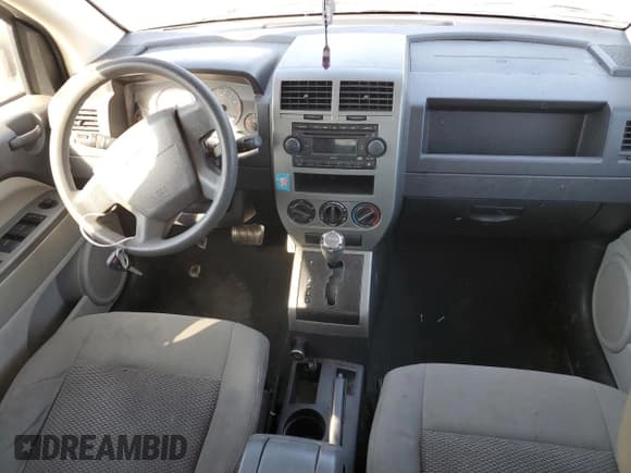 ✅ 2007 Jeep Compass Sport • VIN: 1J8FT47047D418703 • Лот: 77315704. Опубликован ранее на Copart с пробегом 159 932 миль. Бесплатный доступ к архиву аукционных продаж из США и подробный отчёт об истории автомобиля на DreamBid. Изображение 8.