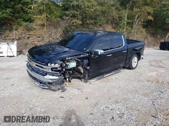 ✅ 2021 Chevrolet Silverado 1500 LTZ • VIN: 3GCPWEED1MG323948 • Lot: 71761964. Wystawiony na Copart z przebiegiem 61 824 mil. Bezpłatny archiwum sprzedaży aukcyjnych z USA i szczegółowy raport historii pojazdu na DreamBid. Zdjęcie 1.