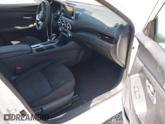 ✅ 2024 Nissan Sentra SV • VIN: 3N1AB8CV9RY236589 • Lot: 42204216. Listed on IAAI with 9,450 mi. Free auction sales archive from the USA and detailed vehicle history report at DreamBid. Image 5.