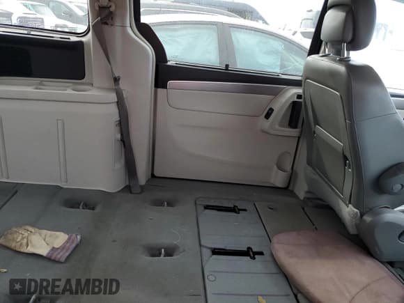 ✅ 2012 Volkswagen Routan SE • VIN: 2C4RVABG8CR321500 • Лот: 74371314. Опубликован ранее на Copart с пробегом Не указан. Бесплатный доступ к архиву аукционных продаж из США и подробный отчёт об истории автомобиля на DreamBid. Изображение 11.