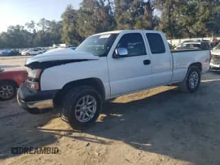 2006 Chevrolet Silverado 1500 LS z VIN 1GCEK19V06Z192917, wystawiony jako Copart lot #86732914 z przebiegiem 237 082 mil mil oraz Szkoda całkowita • Salvage title. Historia ofert i sprzedaży dostępna na DreamBid. Obrazek 1.