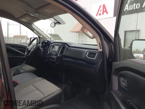 ✅ 2019 Nissan Titan SV • VIN: 1N6AA1EJ6KN535572 • Lot: 43769439. Wystawiony na IAAI z przebiegiem 136 910 mil. Bezpłatny archiwum sprzedaży aukcyjnych z USA i szczegółowy raport historii pojazdu na DreamBid. Zdjęcie 5.