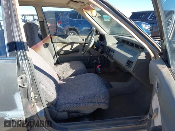 ✅ 1985 Honda Civic • VIN: JHMAK5433FS009299 • Lot: 41576709. Wystawiony na IAAI z przebiegiem 152 094 mil. Bezpłatny archiwum sprzedaży aukcyjnych z USA i szczegółowy raport historii pojazdu na DreamBid. Zdjęcie 5.