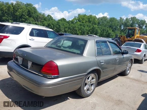 ✅ 2001 Ford Crown Victoria • VIN: 2FAFP72W31X188604 • Лот: 42661790. Опубликован ранее на IAAI с пробегом 149 450 миль. Бесплатный доступ к архиву аукционных продаж из США и подробный отчёт об истории автомобиля на DreamBid. Изображение 4.