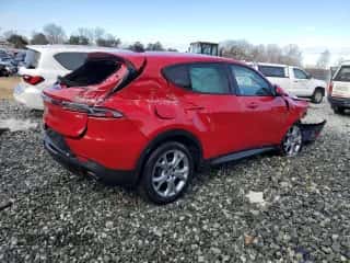 2024 Dodge Hornet R/T z VIN ZACPDFCW1R3A33920, wystawiony jako Copart lot #41393315 z przebiegiem 16 405 mil mil oraz Nie do naprawy • Non repairable. Historia ofert i sprzedaży dostępna na DreamBid. Obrazek 3.