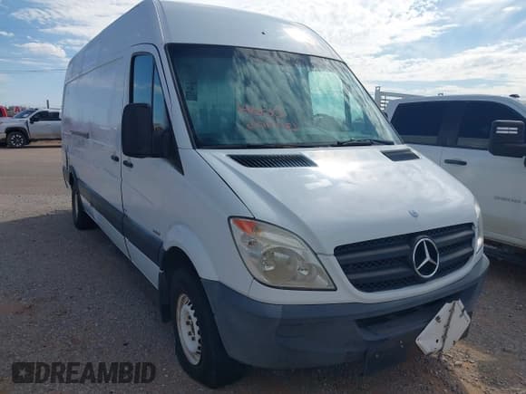 ✅ 2012 Mercedes-Benz Sprinter Cargo • VIN: WD3PE8CB5C5696514 • Lot: 43010498. Wystawiony na IAAI z przebiegiem Nie podano. Bezpłatny archiwum sprzedaży aukcyjnych z USA i szczegółowy raport historii pojazdu na DreamBid. Zdjęcie 1.