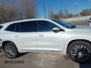 ✅ 2025 Buick Enclave Avenir • VIN: 5GAEVCRS5SJ107024 • Lot: 41150505. Wystawiony na IAAI z przebiegiem 727 mil. Bezpłatny archiwum sprzedaży aukcyjnych z USA i szczegółowy raport historii pojazdu na DreamBid. Zdjęcie 13.
