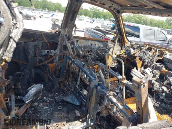 ✅ 2007 Chevrolet Silverado 2500HD LT1 • VIN: 1GCHK23D17F168390 • Lot: 42382974. Wystawiony na IAAI z przebiegiem 220 880 mil. Bezpłatny archiwum sprzedaży aukcyjnych z USA i szczegółowy raport historii pojazdu na DreamBid. Zdjęcie 8.