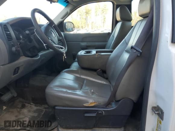 ✅ 2009 GMC Sierra 1500 • VIN: 1GTHC44K99F149921 • Lot: 42698865. Wystawiony na Copart z przebiegiem 251 415 mil. Bezpłatny archiwum sprzedaży aukcyjnych z USA i szczegółowy raport historii pojazdu na DreamBid. Zdjęcie 7.