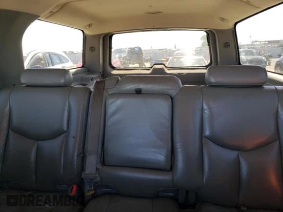 ✅ 2003 Chevrolet Suburban LT • VIN: 3GNFK16T33G308475 • Лот: 46756585. Опубликован ранее на Copart с пробегом 306 202 миль. Бесплатный доступ к архиву аукционных продаж из США и подробный отчёт об истории автомобиля на DreamBid. Изображение 10.