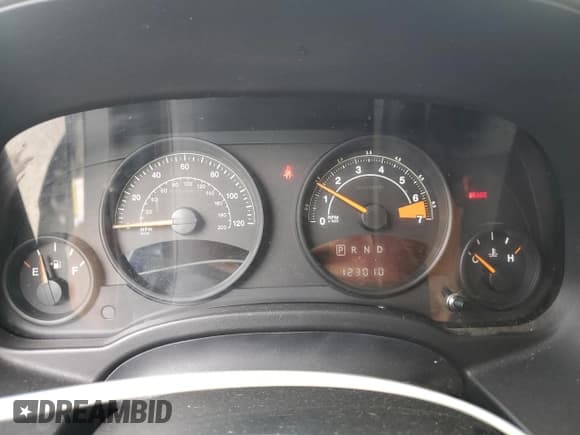 ✅ 2017 Jeep Patriot Latitude • VIN: 1C4NJRFB8HD175312 • Lot: 60723235. Wystawiony na Copart z przebiegiem 123 010 mil. Bezpłatny archiwum sprzedaży aukcyjnych z USA i szczegółowy raport historii pojazdu na DreamBid. Zdjęcie 9.