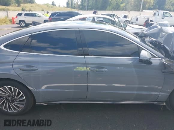 ✅ 2025 Hyundai Sonata Limited • VIN: KMHL54JJ4SA127145 • Лот: 43284994. Опубликован ранее на IAAI с пробегом 3 785 миль. Бесплатный доступ к архиву аукционных продаж из США и подробный отчёт об истории автомобиля на DreamBid. Изображение 14.
