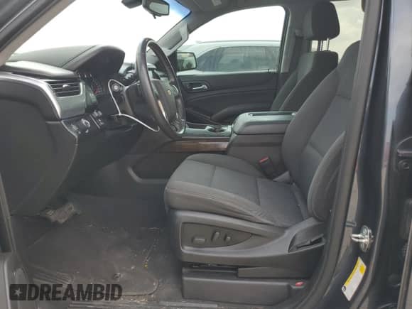 2020 Chevrolet Suburban LS z VIN 1GNSCGKCXLR106821, wystawiony jako Copart lot #55090365 z przebiegiem 109 347 mil mil oraz Szkoda całkowita • Salvage title. Historia ofert i sprzedaży dostępna na DreamBid. Obrazek 7.