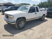 ✅ 1998 GMC Sierra 1500 • VIN: 2GTEK19R9W1550110 • Лот: 57166575. Опубликован ранее на Copart с пробегом 231 521 миль. Бесплатный доступ к архиву аукционных продаж из США и подробный отчёт об истории автомобиля на DreamBid. Изображение 1.