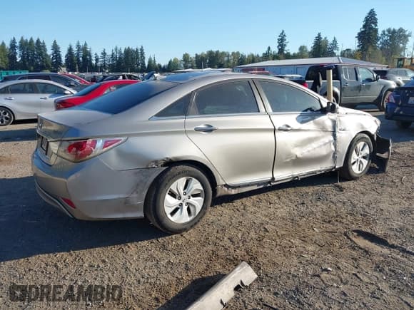 ✅ 2013 Hyundai Sonata Limited • VIN: KMHEC4A47DA051397 • Лот: 43230966. Опубликован ранее на IAAI с пробегом 130 559 миль. Бесплатный доступ к архиву аукционных продаж из США и подробный отчёт об истории автомобиля на DreamBid. Изображение 4.