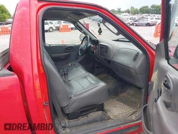 ✅ 2004 Ford F-150 XL • VIN: 2FTRF17W04CA88262 • Lot: 42312475. Wystawiony na IAAI z przebiegiem 84 272 mil. Bezpłatny archiwum sprzedaży aukcyjnych z USA i szczegółowy raport historii pojazdu na DreamBid. Zdjęcie 5.