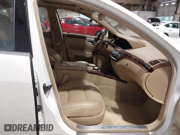 ✅ 2013 Mercedes-Benz S 550 • VIN: WDDNG7DB8DA493289 • Lot: 42436621. Wystawiony na IAAI z przebiegiem 100 329 mil. Bezpłatny archiwum sprzedaży aukcyjnych z USA i szczegółowy raport historii pojazdu na DreamBid. Zdjęcie 5.