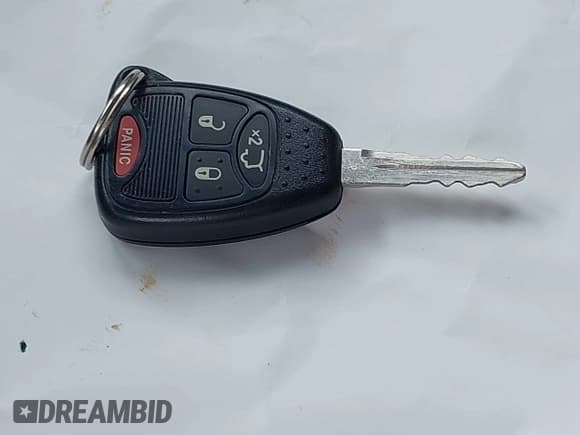 ✅ 2006 Jeep Commander Limited • VIN: 1J8HG58266C314494 • Lot: 42272830. Wystawiony na IAAI z przebiegiem 185 049 mil. Bezpłatny archiwum sprzedaży aukcyjnych z USA i szczegółowy raport historii pojazdu na DreamBid. Zdjęcie 11.