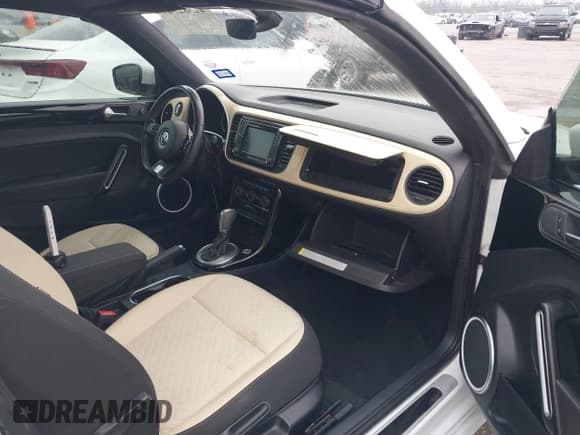 ✅ 2019 Volkswagen Beetle S • VIN: 3VW5DAAT4KM504847 • Лот: 41582981. Опубликован ранее на IAAI с пробегом 54 546 миль. Бесплатный доступ к архиву аукционных продаж из США и подробный отчёт об истории автомобиля на DreamBid. Изображение 5.