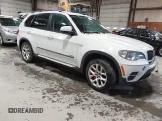 ✅ 2012 BMW X5 35i • VIN: 5UXZV4C51CL757711 • Lot: 43827994. Wystawiony na IAAI z przebiegiem 138 452 mil. Bezpłatny archiwum sprzedaży aukcyjnych z USA i szczegółowy raport historii pojazdu na DreamBid. Zdjęcie 1.