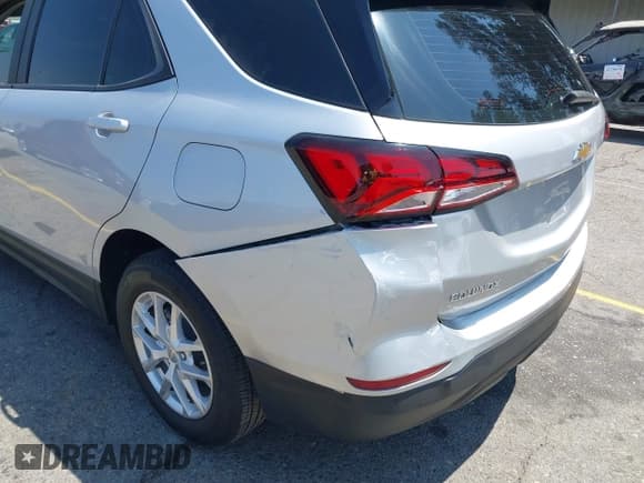 ✅ 2022 Chevrolet Equinox LS • VIN: 2GNAXHEV1N6102500 • Lot: 43010662. Listed on IAAI with 30,131 mi. Free auction sales archive from the USA and detailed vehicle history report at DreamBid. Image 17.