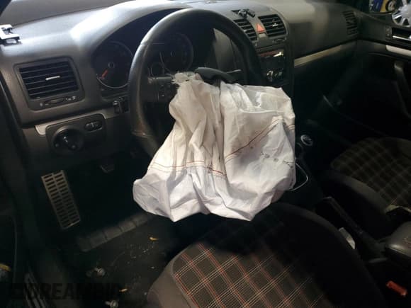 ✅ 2009 Volkswagen Golf GTI • VIN: WVWGD71K99W131014 • Lot: 47857095. Listed on Copart with 180,763 mi. Free auction sales archive from the USA and detailed vehicle history report at DreamBid. Image 8.