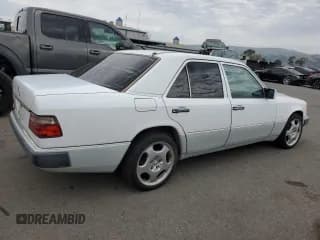 ✅ 1992 Mercedes-Benz 400 E • VIN: WDBEA34E9NB732177 • Лот: 46317205. Опубликован ранее на Copart с пробегом 254 133 миль. Бесплатный доступ к архиву аукционных продаж из США и подробный отчёт об истории автомобиля на DreamBid. Изображение 3.