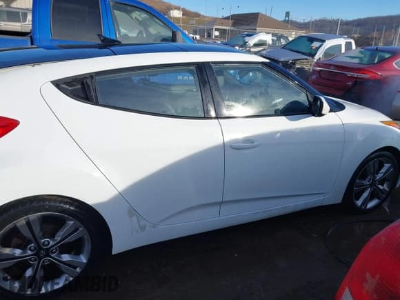 ✅ 2016 Hyundai Veloster • VIN: KMHTC6AD6GU252598 • Lot: 41453543. Wystawiony na IAAI z przebiegiem 117 625 mil. Bezpłatny archiwum sprzedaży aukcyjnych z USA i szczegółowy raport historii pojazdu na DreamBid. Zdjęcie 13.